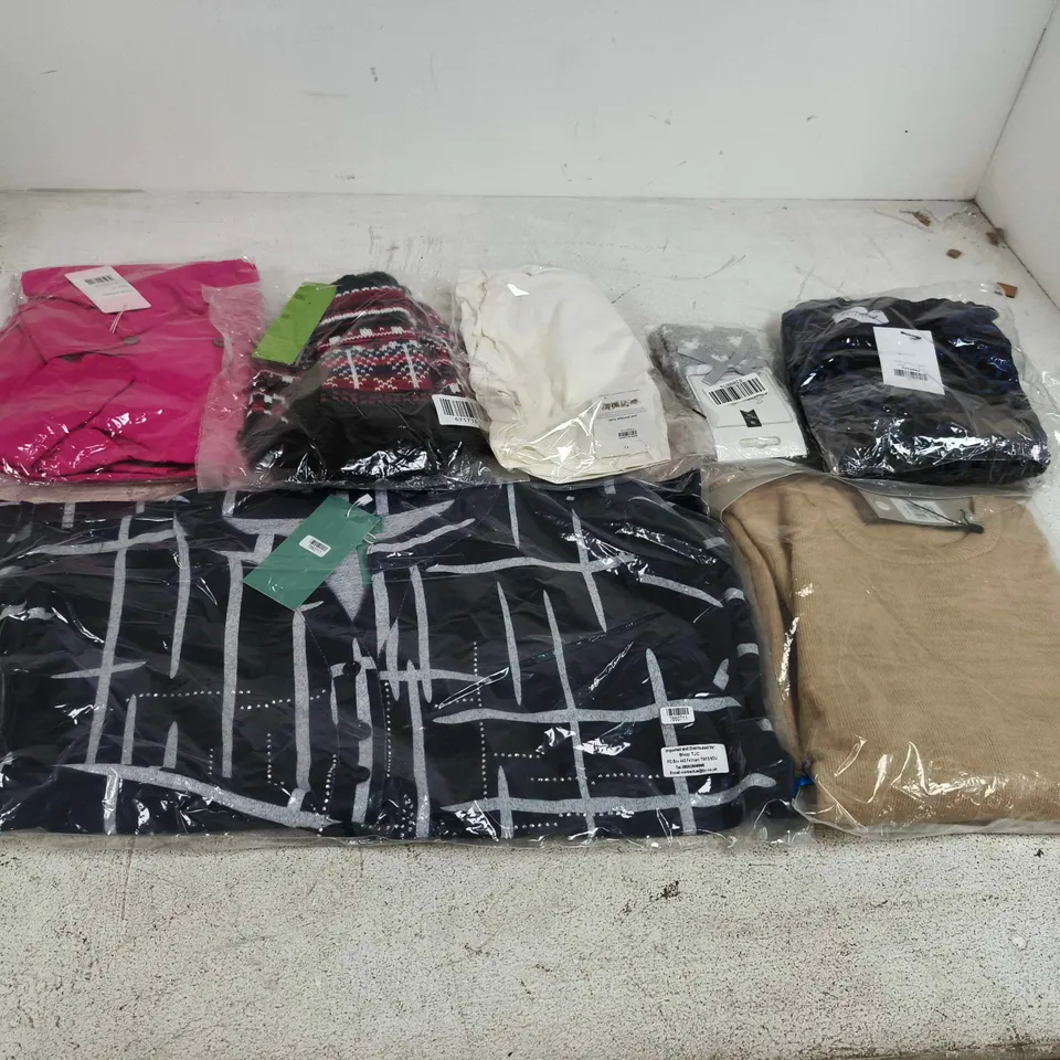 APPROXIMATELY 30 ASSORTED CLOTHING ITEMS IN VARIOUS SIZES, STYLES & COLOURS TO INCLUDE BRANDS SUCH AS LIGHT & SHADE, EMELIAX, LA MAREY, ETC - COLLECTION ONLY
