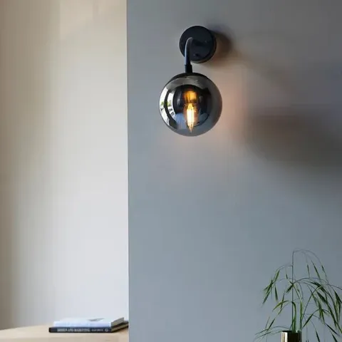 BOXED VOGUE NEWTON WALL LIGHT