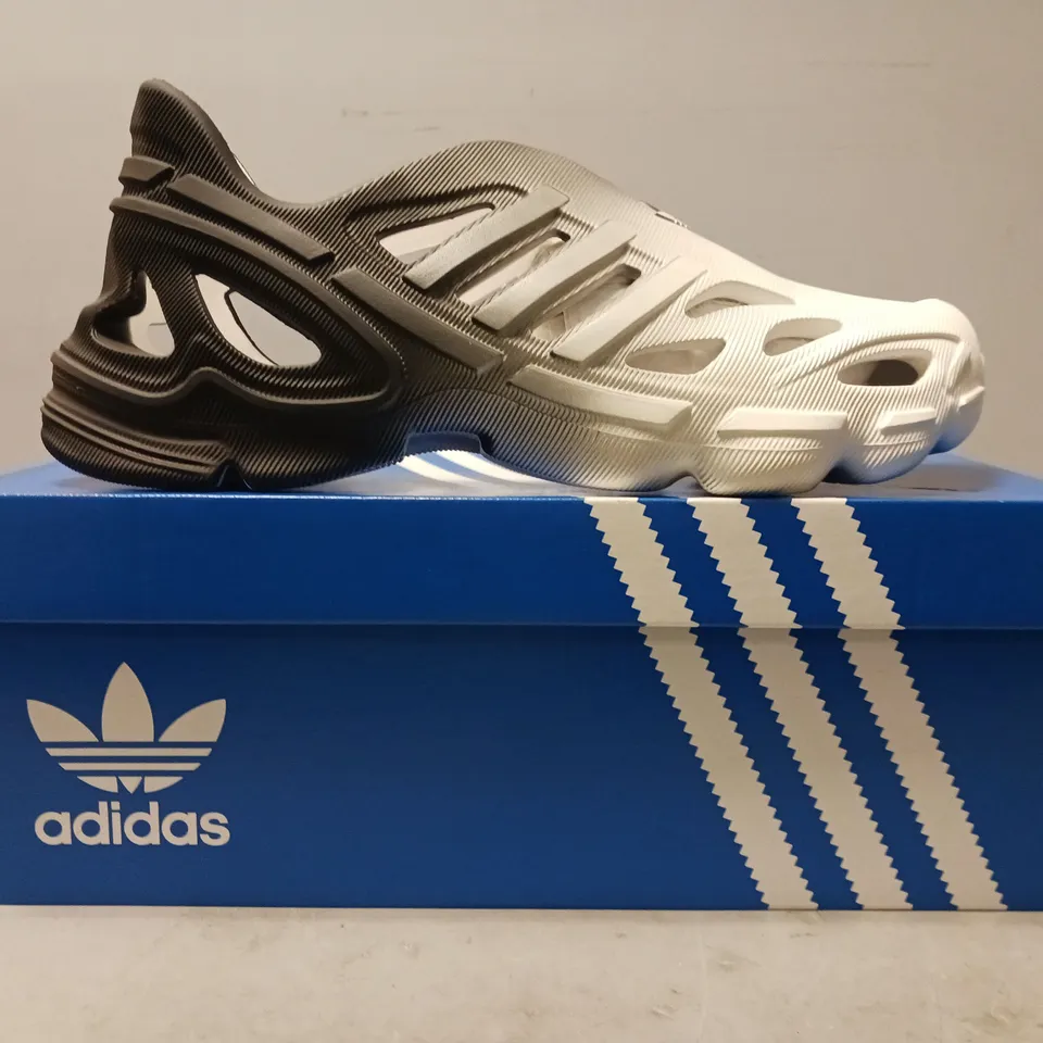 BOXED PAIR OF ADIDAS ADIFOM SUPERNOVER SHOES IN WHITE/BLACK GRADIENT UK SIZE 7