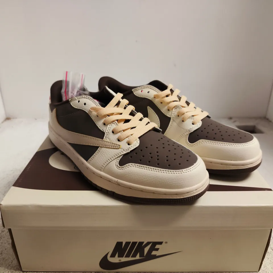NIKE AIR JORDAN 1 RETRO HIGH OG – UK 8.5, WHITE/BROWN