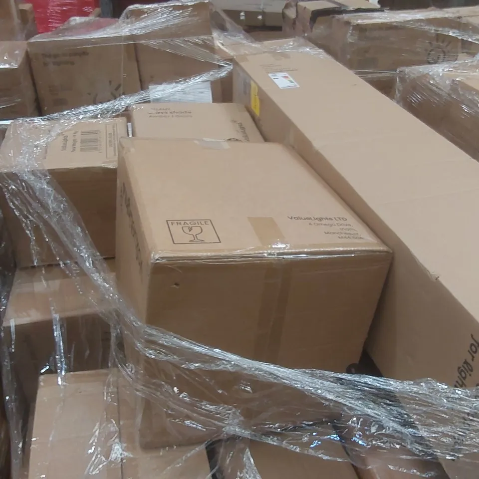 PALLET CONTAINING A VERY LARGE QUANTITY OF ASSORTED DESIGNER LIGHTING PRODUCTS