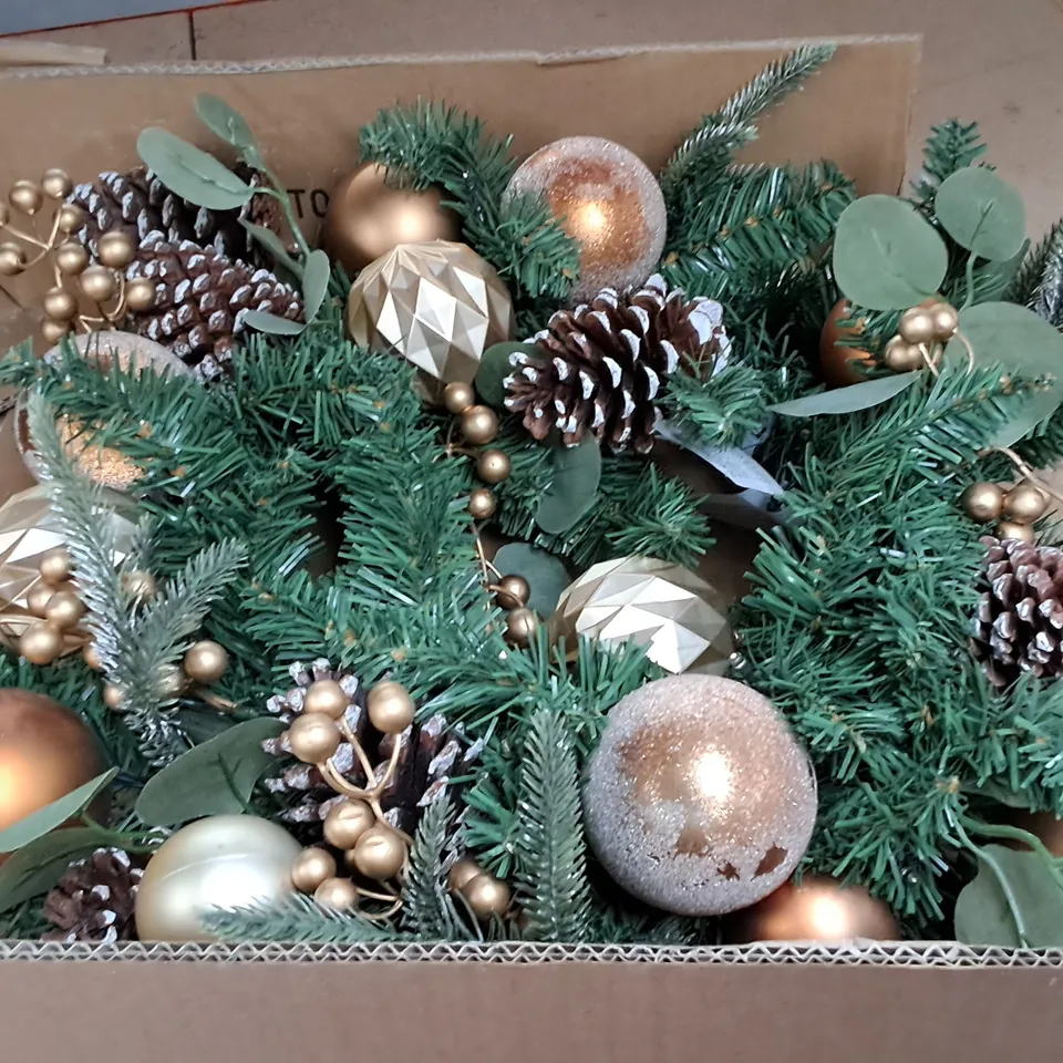 COPPER AND GOLD PRE-LIT FESTIVE WREATH RRP £39.99