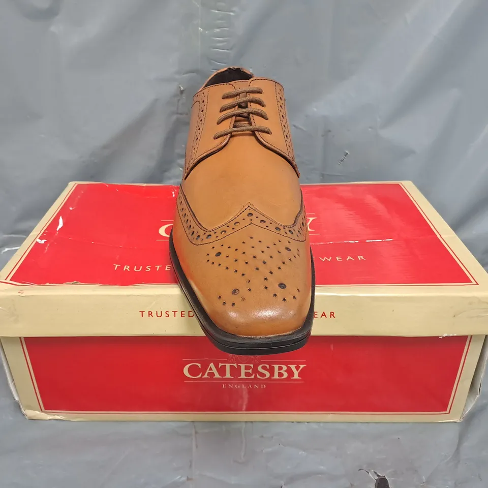 BOXED PAIR OF CATESBY LACE UP SHOES IN TAN SIZE 10