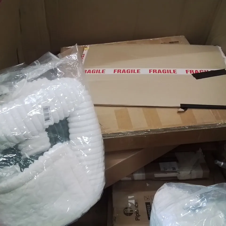 PALLET CONTAINING VARIOUS ASSORTED BOXED HOUSEHOLD ITEMS TO INCLUDE: CLOTHES DRYING RACK, KIDS STROLLER, PET BEDS, TOILET SEATS AND LOTS MORE UNMARKED BOXED ITEMS 