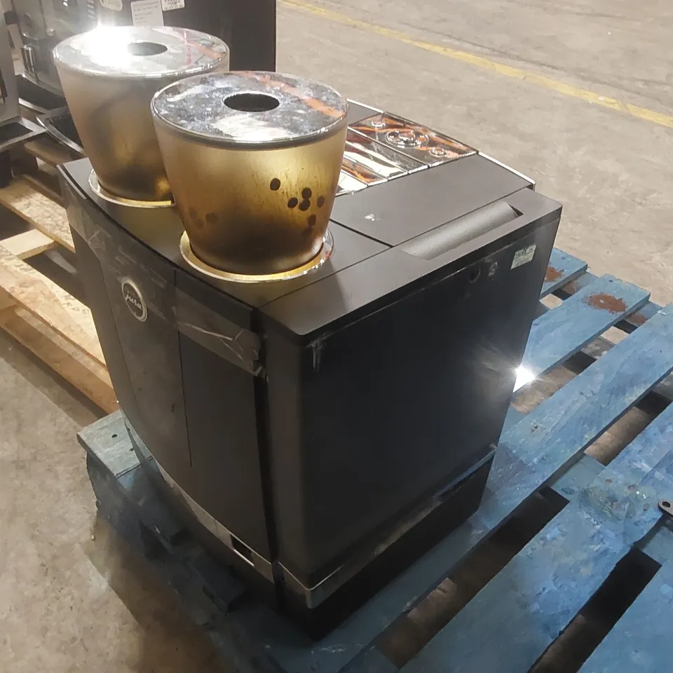 JURA GIGA COMMERCIAL COFFEE MACHINE 