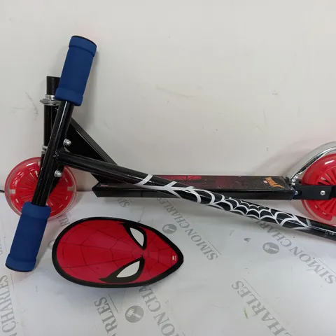 SPIDERMAN IN-LINE LIGHT-UP SCOOTER
