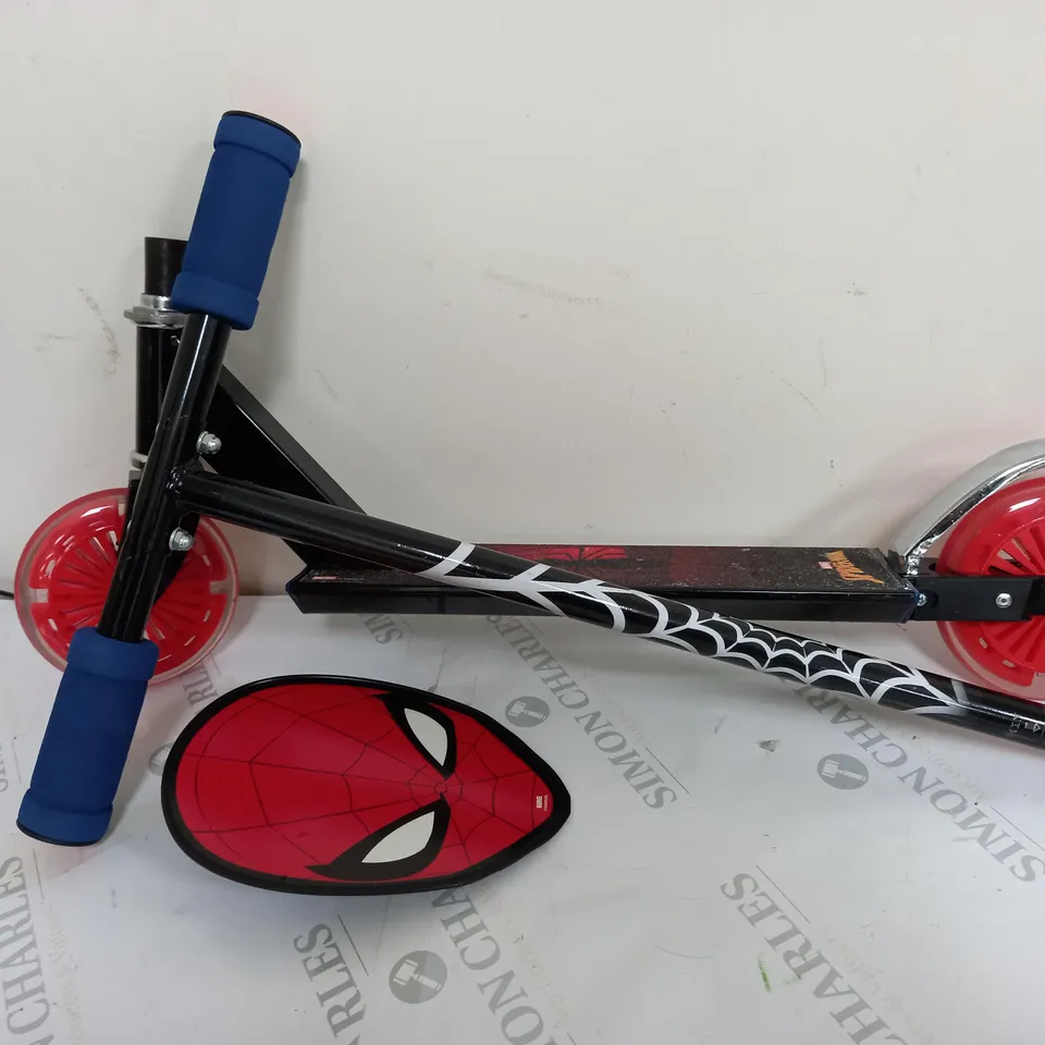 SPIDERMAN IN-LINE LIGHT-UP SCOOTER RRP £42.99