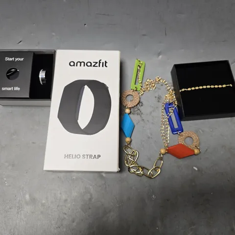 APPROXIMATELY 15 ASSORTED JEWELLERY ITEMS TO INCLUDE - RING , NECKLACE , WATCH STRAPS ETC