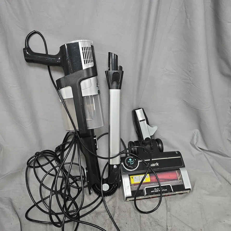 SHARK STRATOS CORDED VACUUM