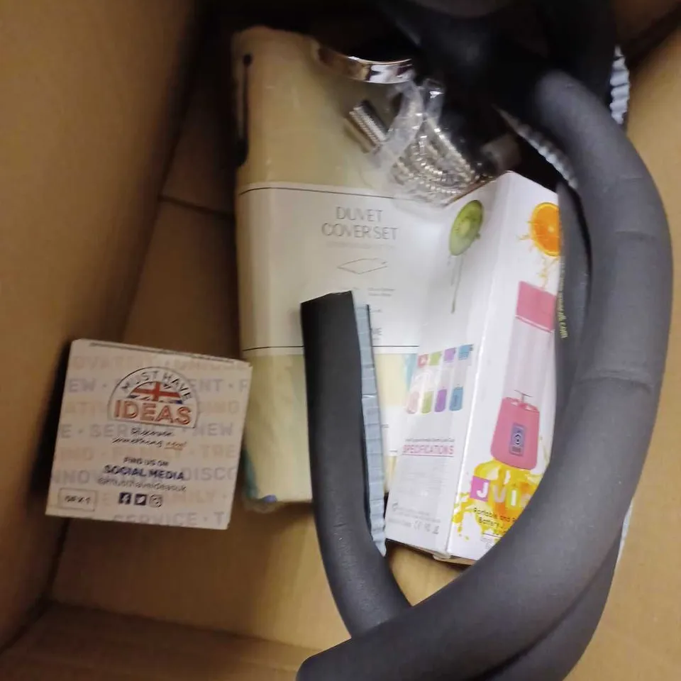 LOT OF APPROX 8 ASSORTED HOUSEHOLD ITEMS TO INCLUDE H&M HOME SINGLE DUVET COVER SET, MULTI FUNTION LED LIGHT, NOW.E FLASK BOTTLE. ETC 