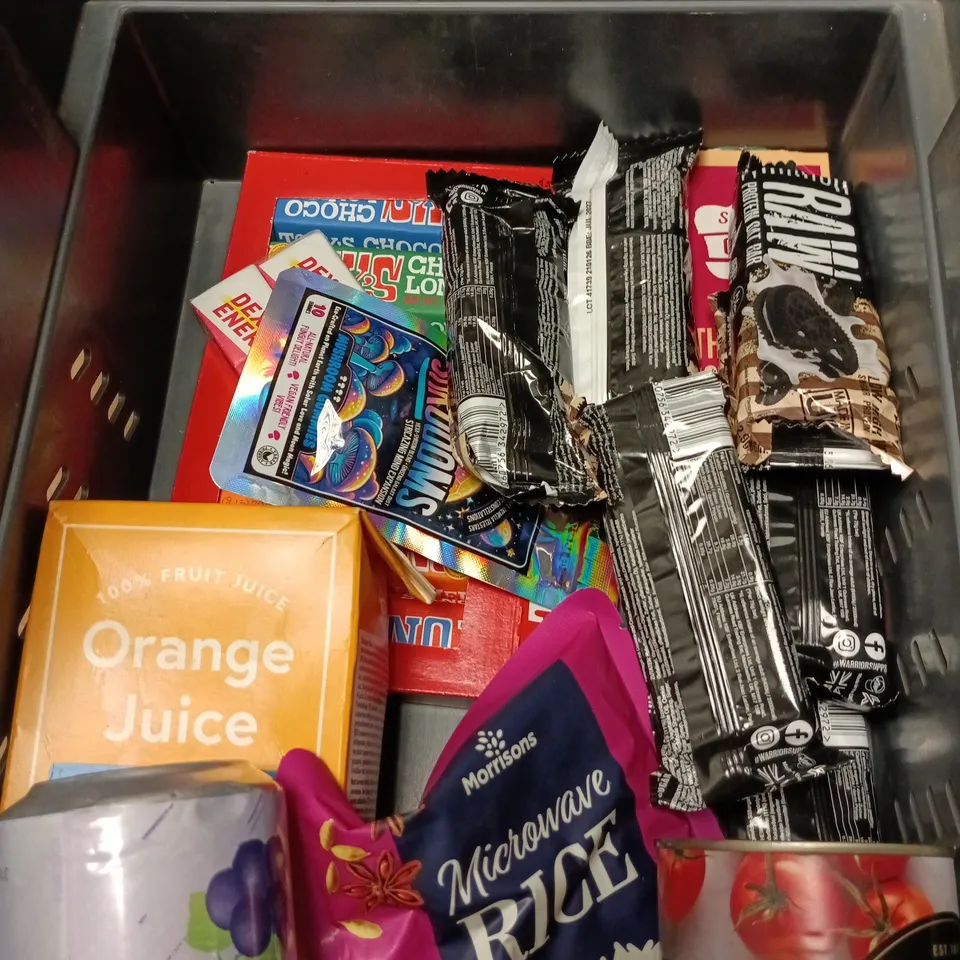 APPROXIMATELY 14 ASSORTED FOOD ITEMS INCLUDING LINWOODS COLD MILLED FLAXSEED AND WARRIOR RAW PROTEIN OAT BAR 