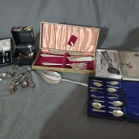 COLLECTION OF ASSORTED CUTLERY TO INCLUDE; VINERS