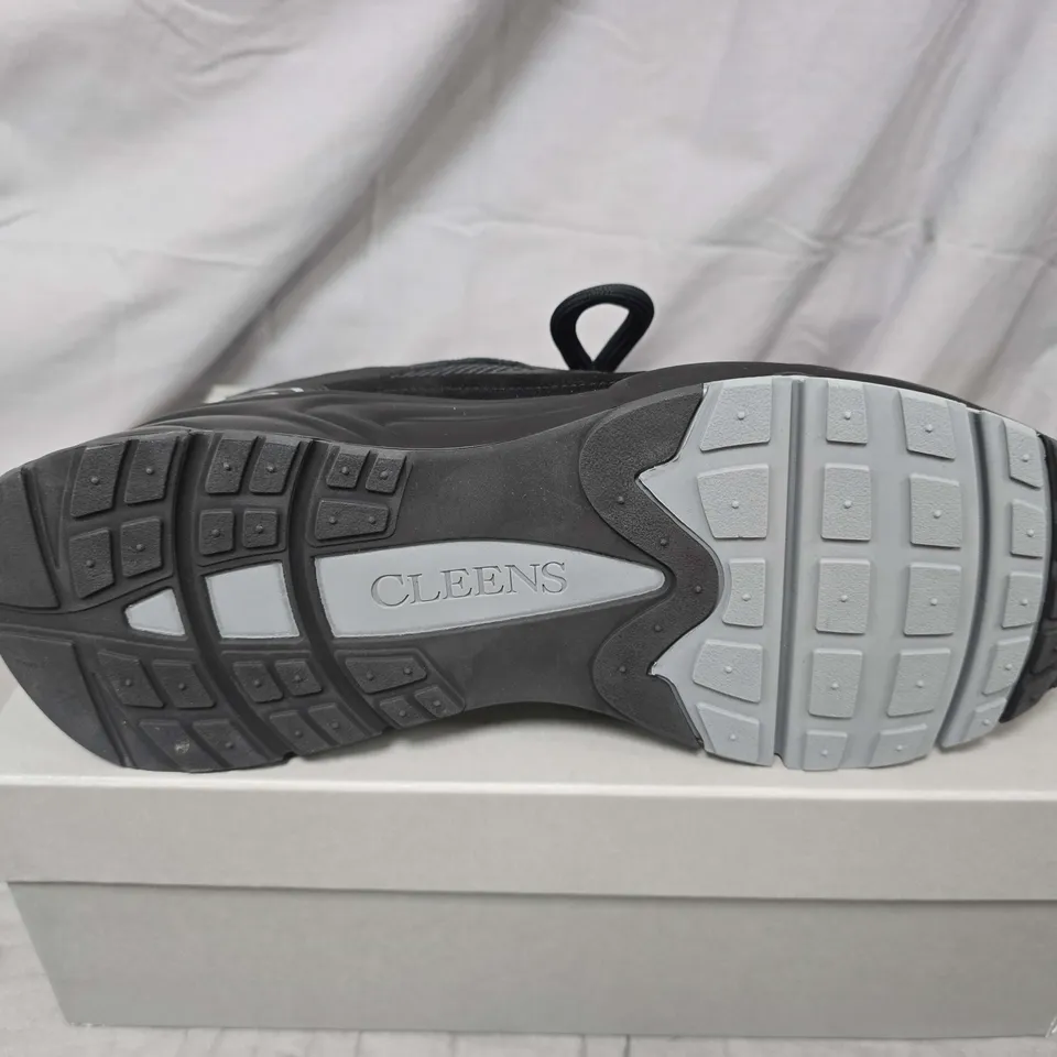 BOXED PAIR OF CLEENS PULSE RUNNERS IN PHANTOM - UK 10.5