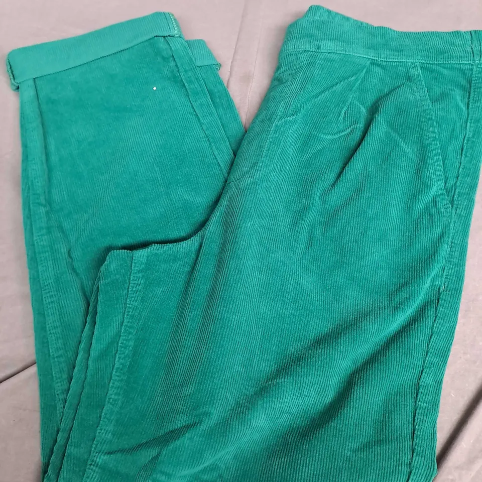 OLIVER BONAS CORD JOGGER IN GREEN - SIZE 14