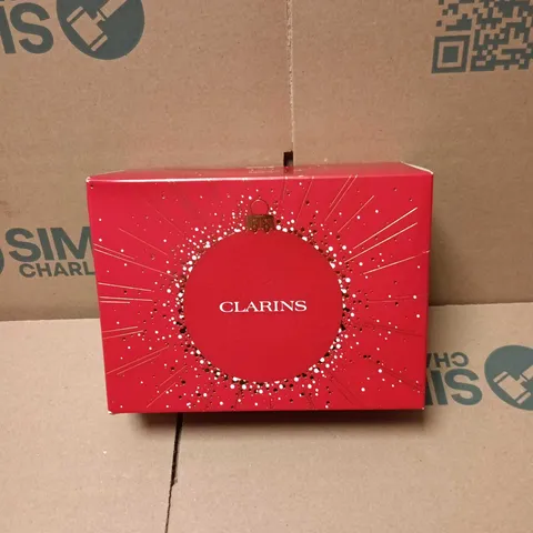 CLARINS 4 ITEM GIFT SET WITH MAKE UP CASE
