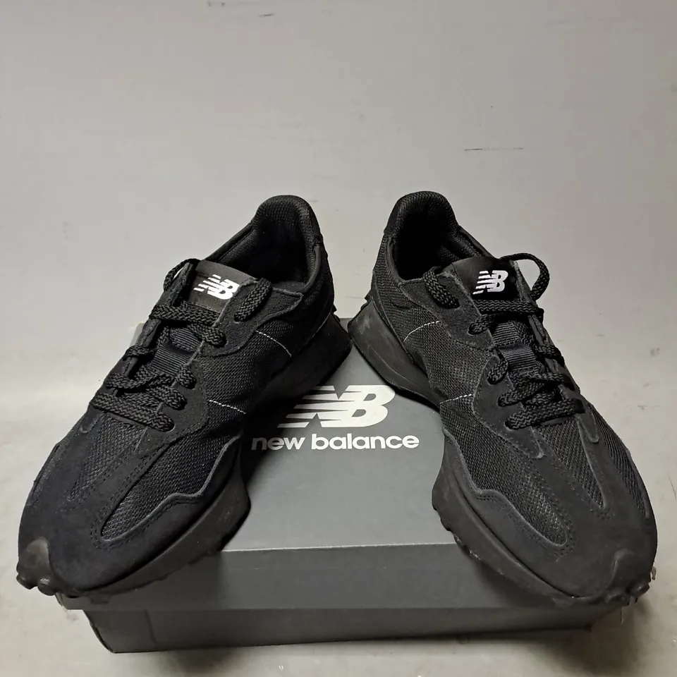 BOXED PAIR OF NEW BALNCE MENS 327 TRAINERS IN BLACK SIZE 6