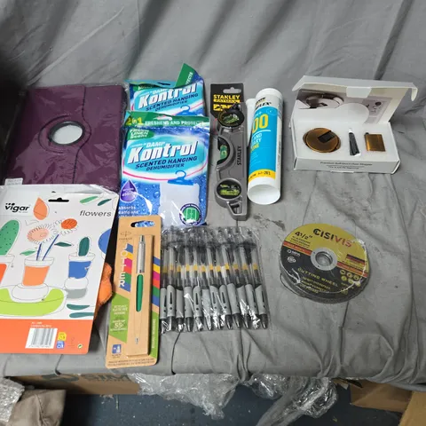 APPROXIMATELY 25 ASSORTED DIY TOOLS & GARDEN ACCESSORIES – MIXED LOT