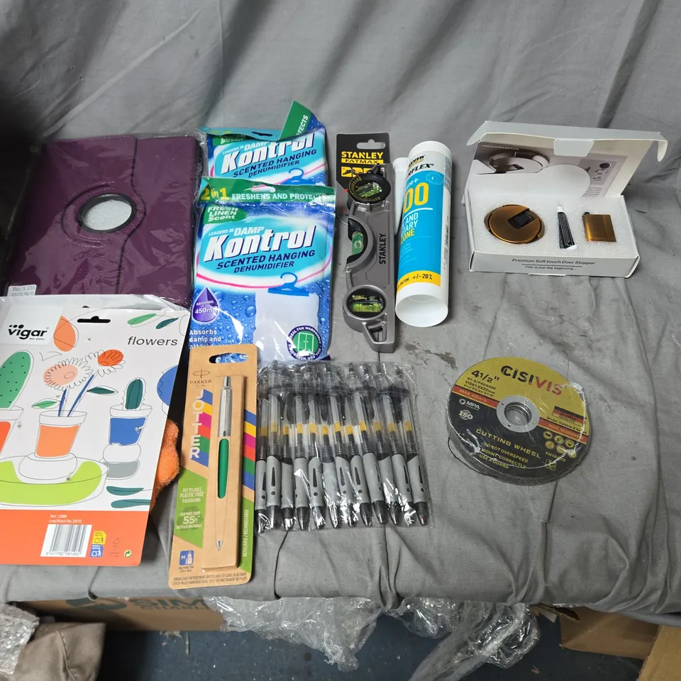 APPROXIMATELY 25 ASSORTED DIY TOOLS & GARDEN ACCESSORIES – MIXED LOT