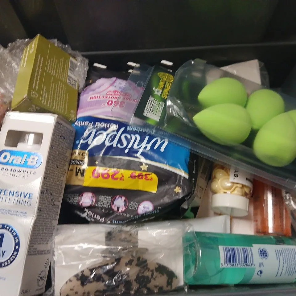 APPROXIMATELY 15 ASSORTED HEALTH & BEAUTY PRODUCTS TO INCLUDE JOHNSONS CLEANSING WIPES, &HONEY DEP MOIST SHAMPOO, GLYCOLIC ACID/SALICYLIC ACID, ETC - COLLECTION ONLY