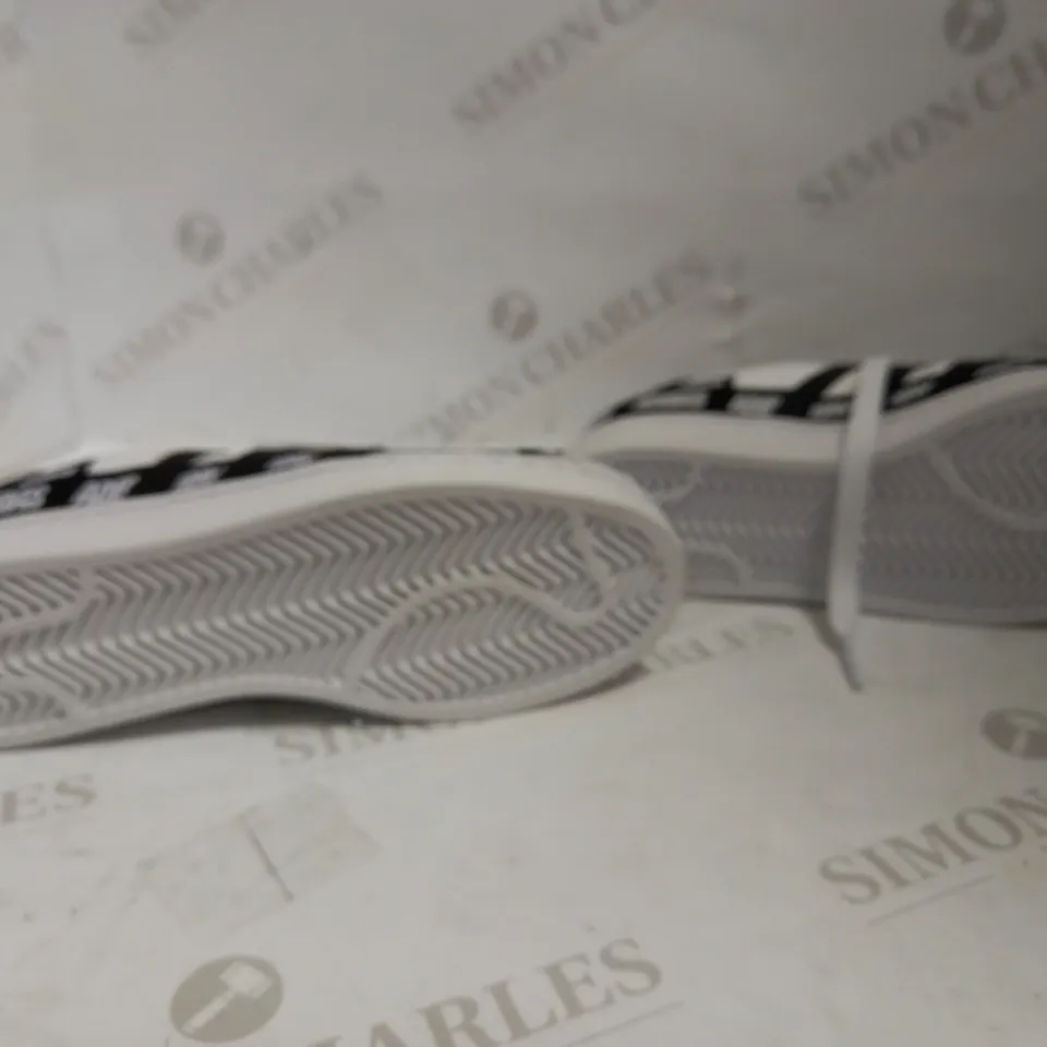 ADIDAS UNISEX SUPERSTAR BLACK/WHITE UK SIZE 4