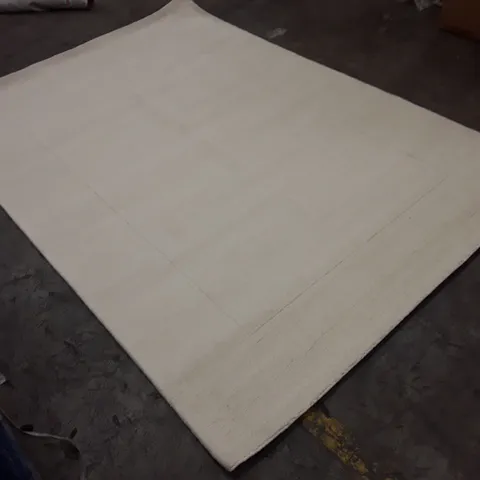 QUALITY DESIGNER AREA RUG APPROXIMATELY 200×290CM