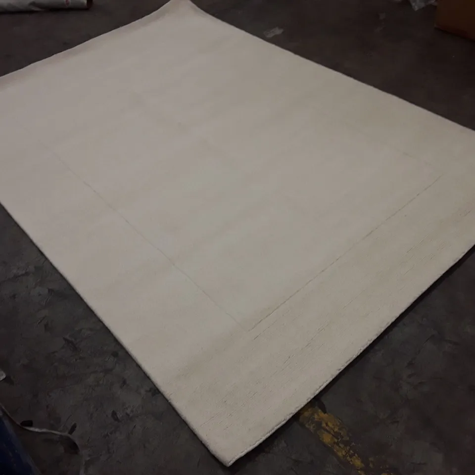QUALITY DESIGNER AREA RUG APPROXIMATELY 200×290CM