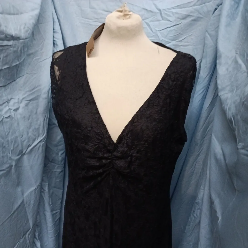 DISTURBIA BLACK LACE LONG-SLEEVE GOWN DRESS – UK SIZE 16 
