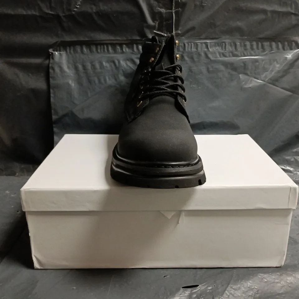 BOXED PAIR OF CONZURI ANKLE BOOTS IN BLACK SIZE UK 9