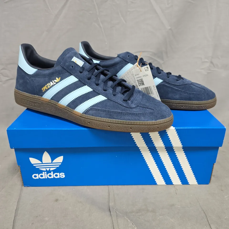 BOXED PAIR OF ADIDAS HANDBALL SPEZIAL SHOES IN BLUE/LIGHT BLUE SIZE UK 11.5