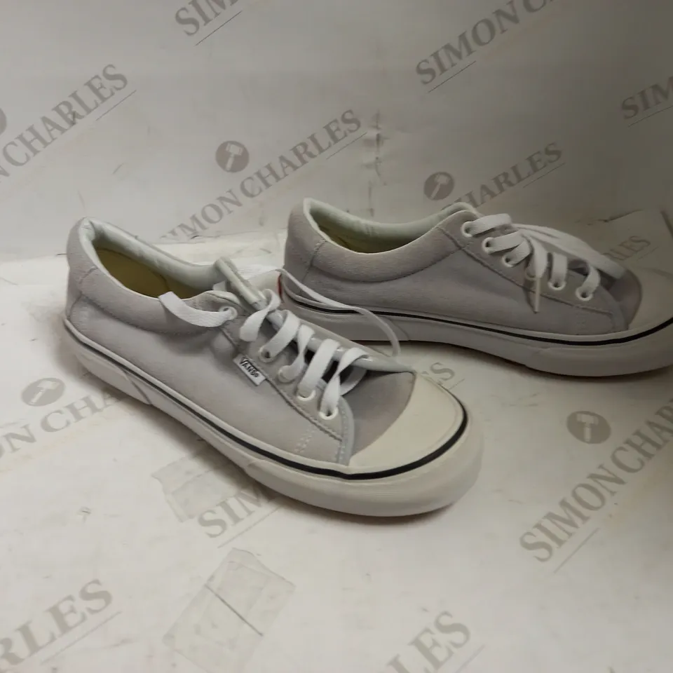 GREY VANS US 7 