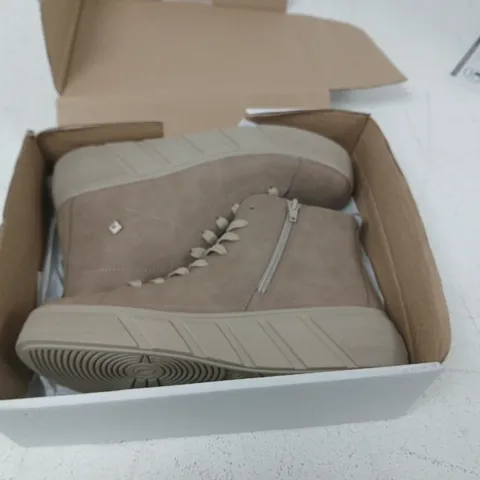 BEIGE SUEDE ANKLE BOOTS – WOMEN'S FOOTWEAR SIZE 41
