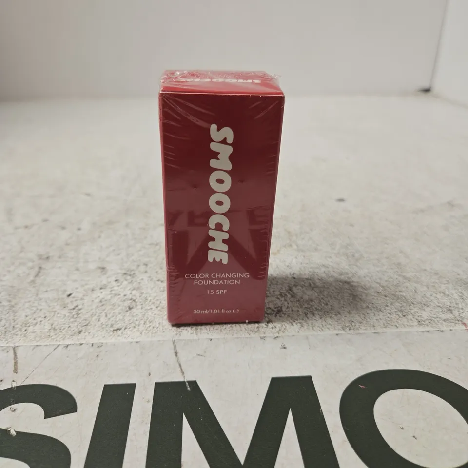 SMOOCH COLOUR CHANGING FOUNDATION – 30 ML, SPF 15, BOXED