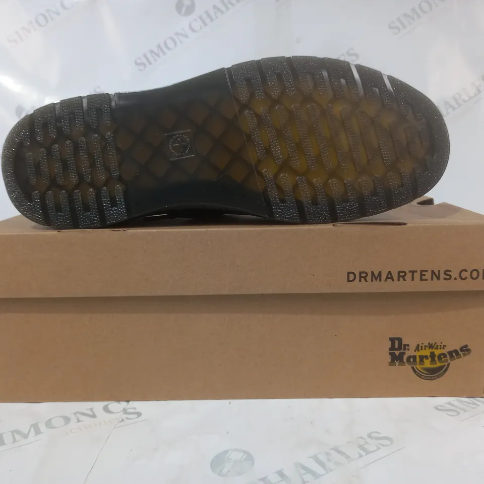 BOXED PAIR OF DR MARTENS THURSTON LO SHOES IN BLACK UK SIZE 9.5