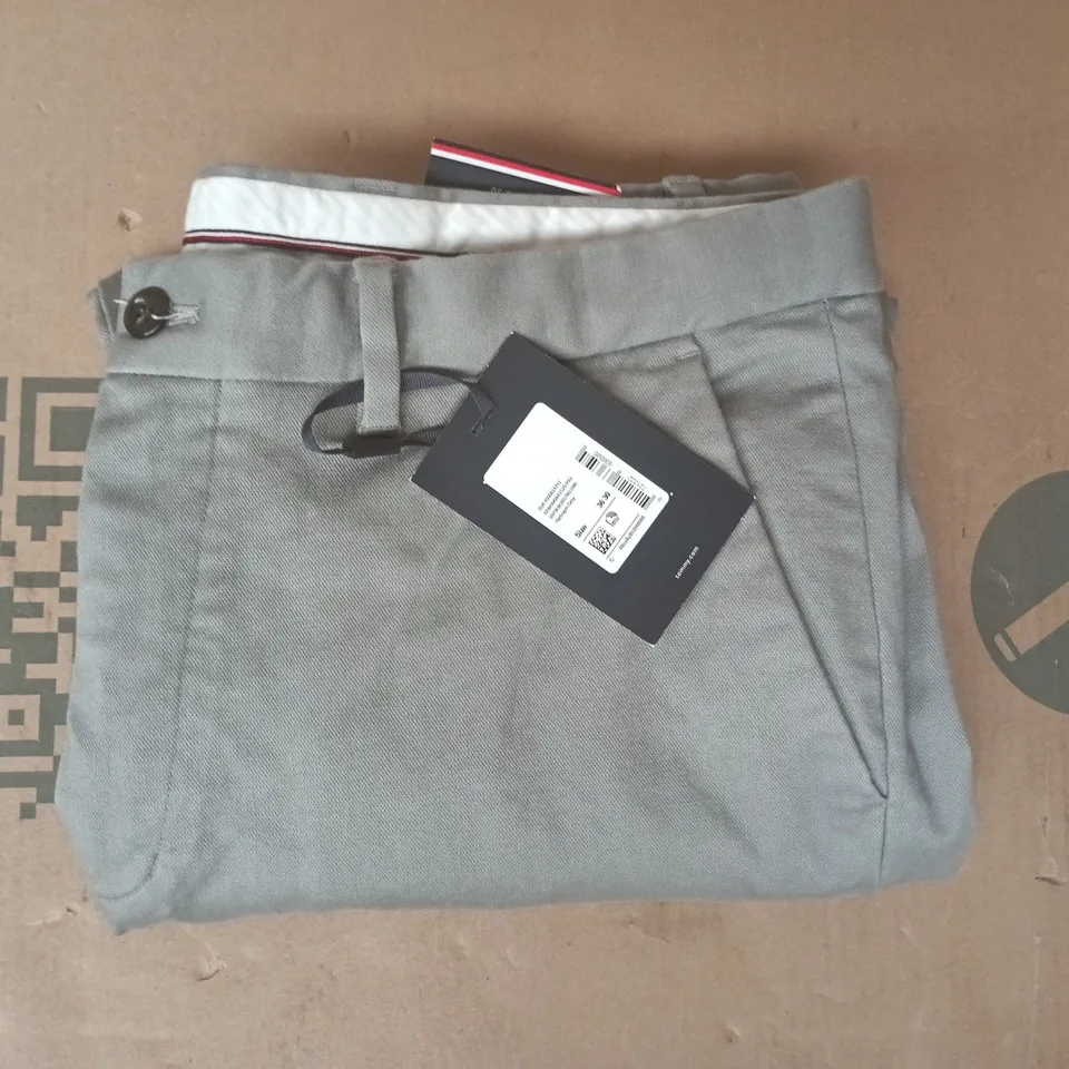 TOMMY HILFIGER DENTON CHINOS IN GREY SIZE 36/30