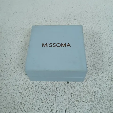 MISSOMA RING IN BLUE PRESENTATION BOX WITH ORANGE POUCH