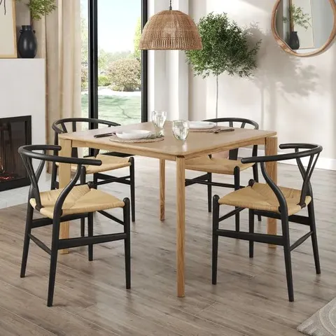 BOXED HUDSON 2-4 SEATER SQUARE EXTENDABLE DINING TABLE, OAK - MODERN OAK (1 BOX)