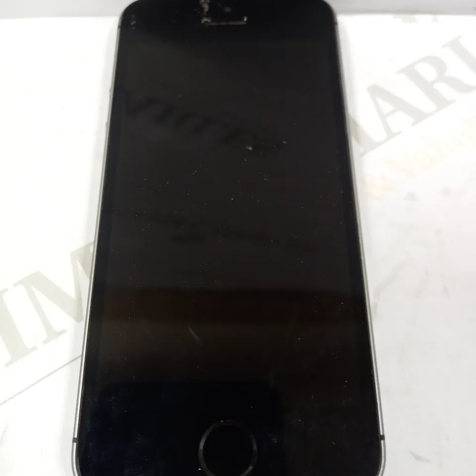 APPLE IPHONE SE (1ST GENERATION) - SILVER 