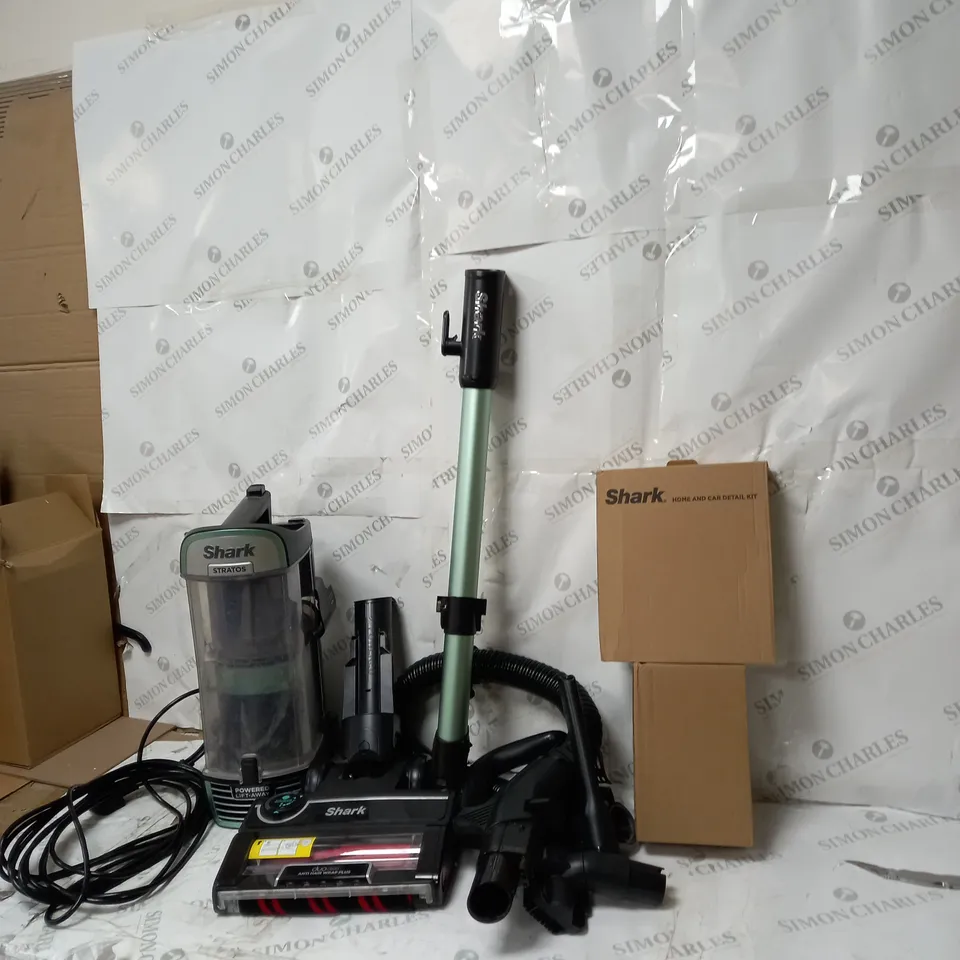 BOXED SHARK STRATOS UPRIGHT VACUUM CLEANER WITH PET-TOOL & CAR KIT NZ860UK