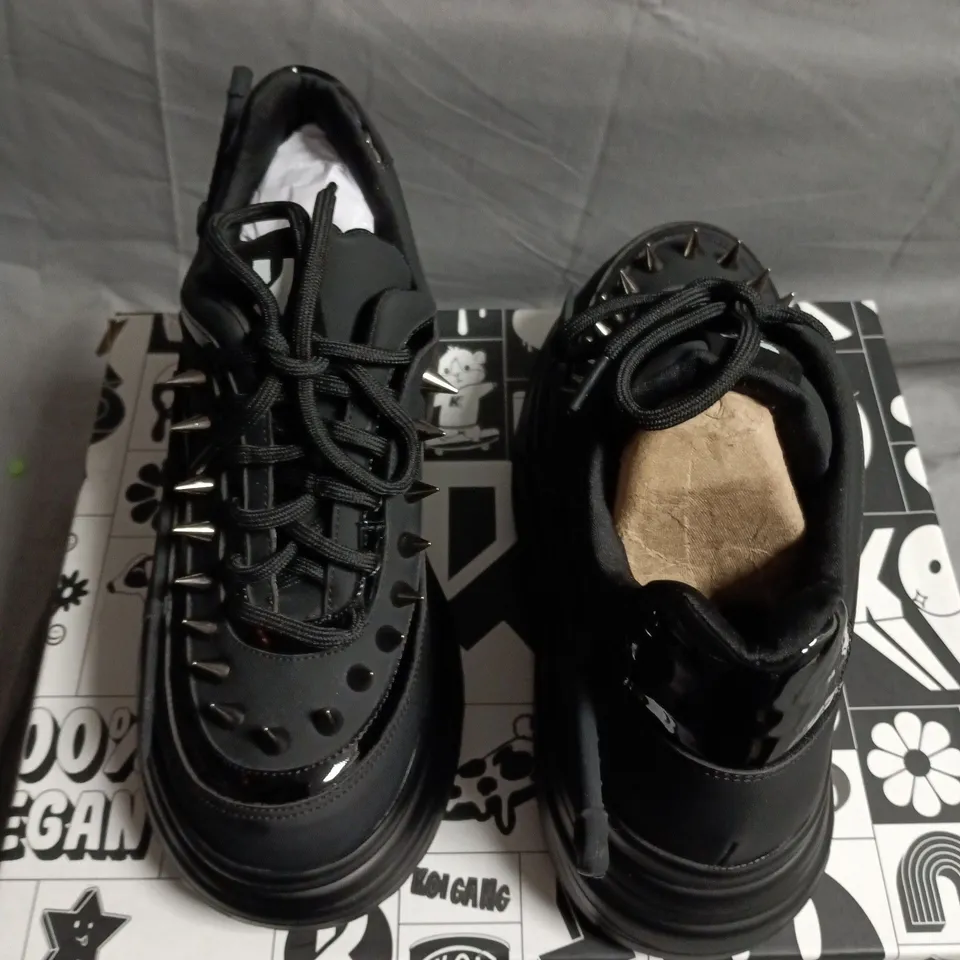 BOXED KOI TAKEDA SWORD TRAINERS IN BLACK - UK 3