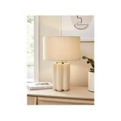 BOXED CHUBBY CERAMIC TABLE LAMP