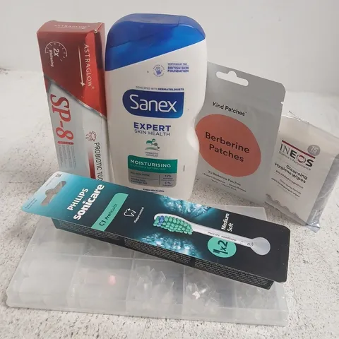 APPROXIMATELY 15 ASSORTED HEALTH & BEAUTY PRODUCTS TO INCLUDE SANEX HYDRATING SHOWER GEL, PHILIPS SONICARE HEADS, INEOS CLEANSING WIPES, ETC - COLLECTION ONLY