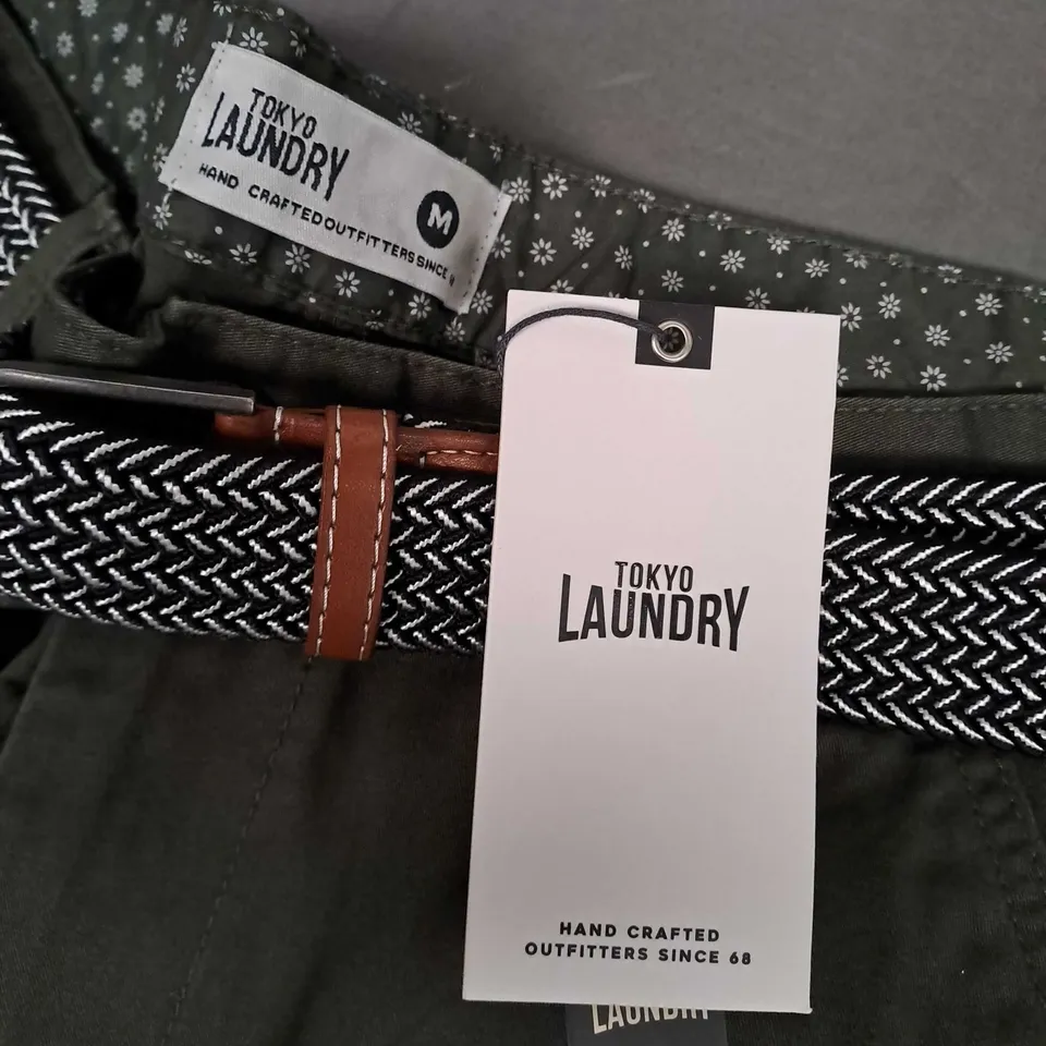 TOKYO LAUNDRY TL FORIO SHORTS IN FOREST GREEN - MEDIUM