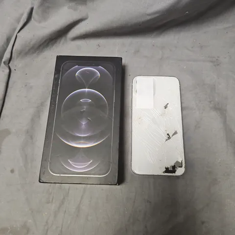 APPLE IPHONE SMARTPHONE – WHITE, DAMAGED BACK GLASS