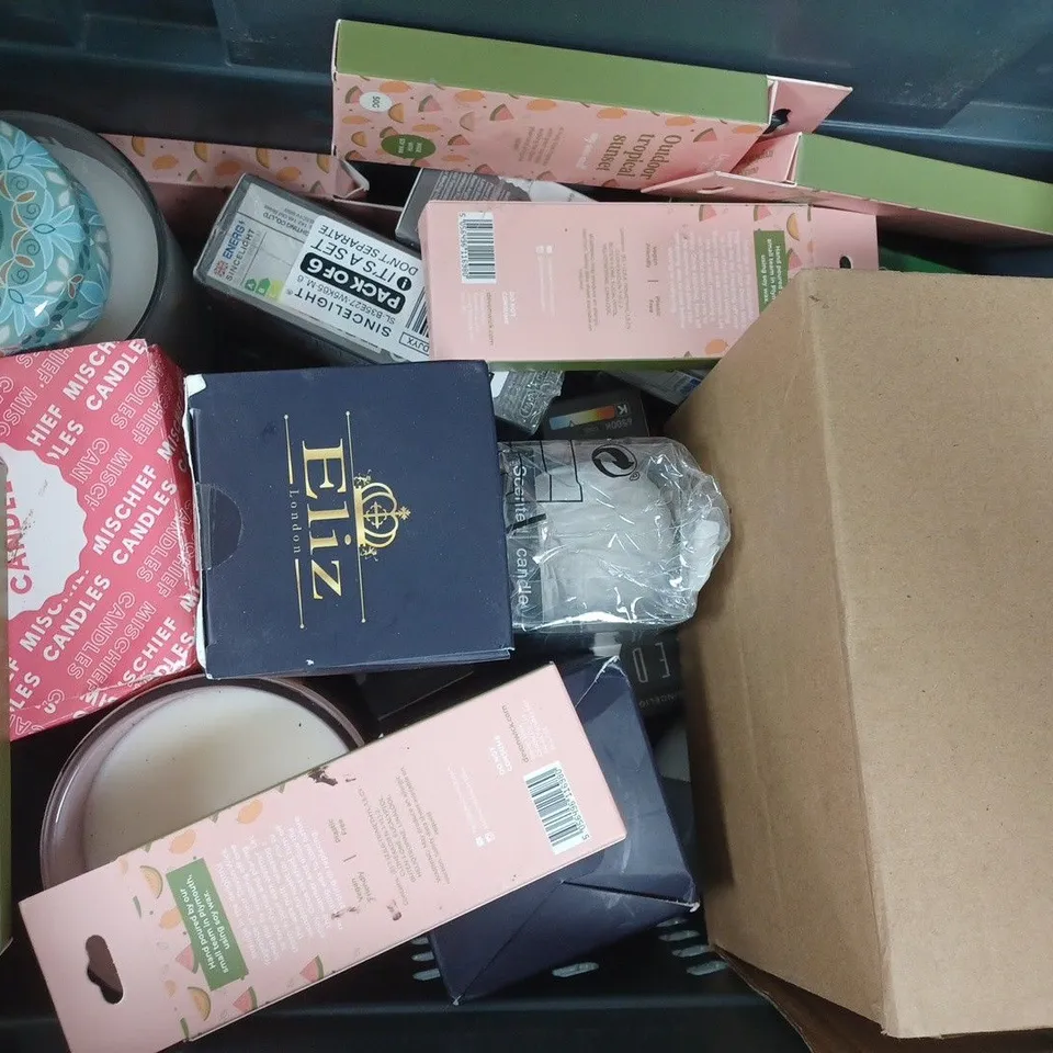 APPROXIMATELY 10 ASSORTED HOUSEHOLD ITEMS TO INCLUDE TEALIGHT CANDLES, WAX MELT, ETC, 