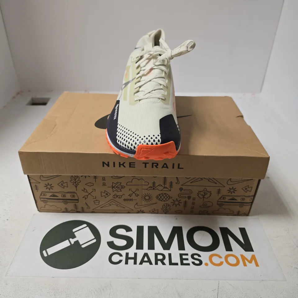 BOXED PAIR OF NIKE REACT PEGASUS TRAIL 4 GTX V2 TRAINERS IN SEA GLASS - UK 12