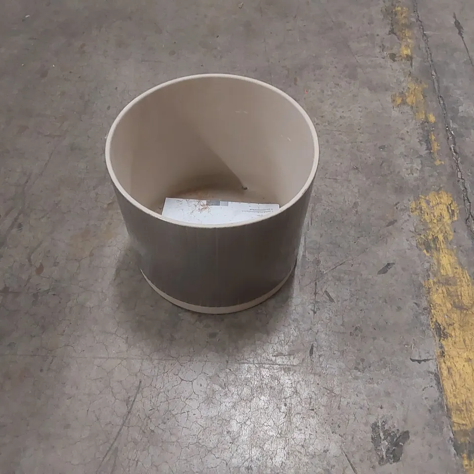 ROUND DESIGNER VASE