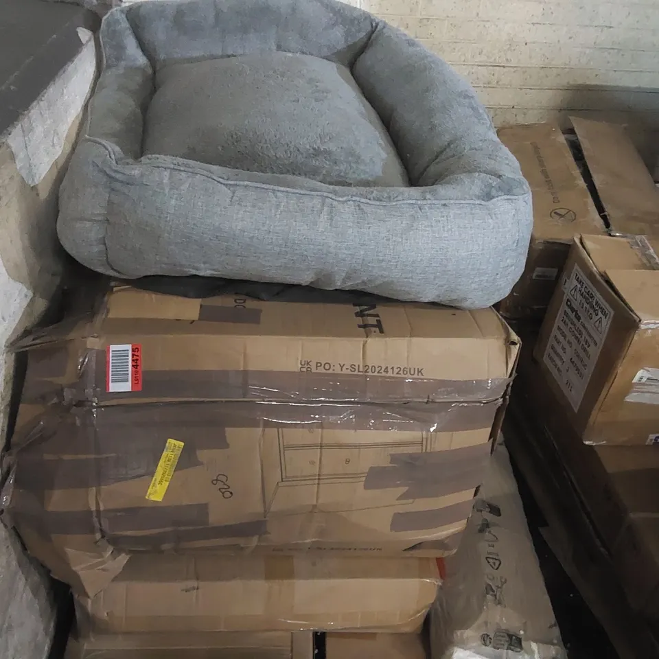 PALLET CONTAINING A LARGE ASSORTMENT OF FURNITURE PARTS/CONSUMER PRODUCTS ECT