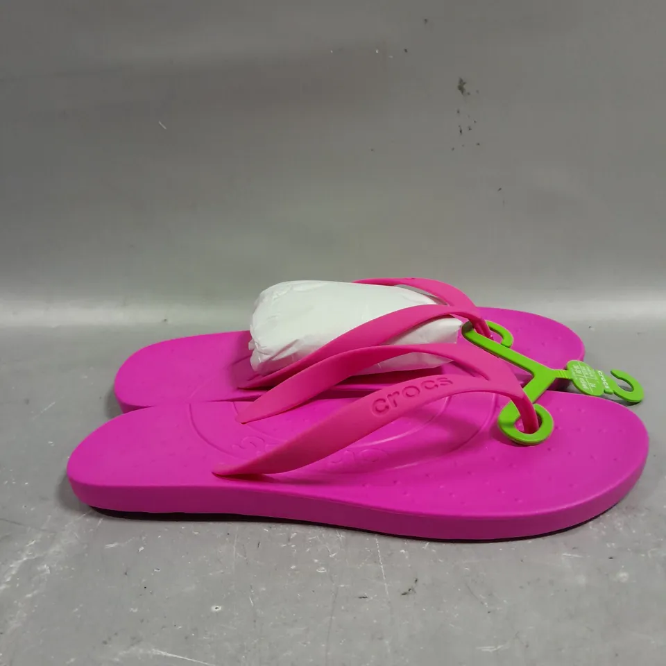 PAIR OF CROCS FLIP FLOPS IN PINK CRUSH - 6-8