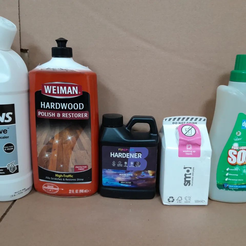 BOX OF APPROXIMATELY 11 ASSORTED ITEMS TO INCLUDE - HARDWOOD POLISH & RESTORER , HARDENER , SOAP ETC