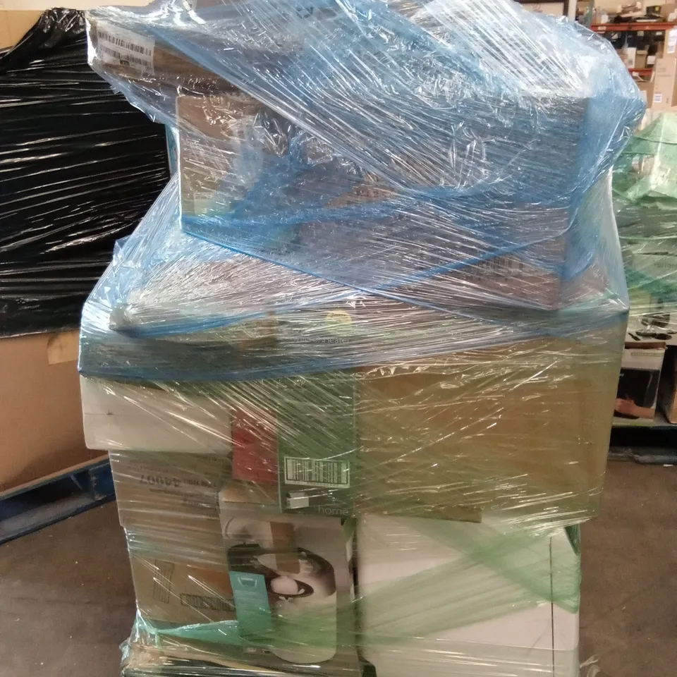 PALLET OF ASSORTED ELECTRIC KITCHEN APPLIANCES AND HOUSEHOLD ELECTRIC GOODS TO INCLUDE; CONVECTION AND FAN HEATERS, OIL FILLED RADIATOR HEATERS, BLENDER, POST LIGHT, HOSE ADAPTERS ETC